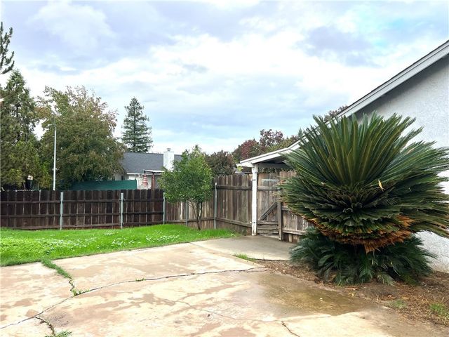 995 Emory, Merced, CA 95341