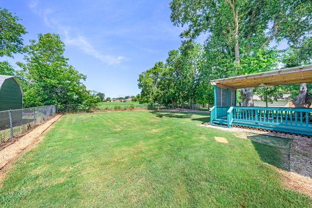 1409 Cedar Street, Bonham, TX 75418
