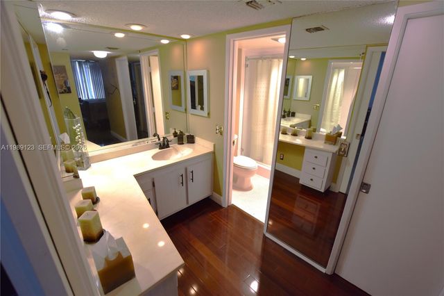 3800 Oaks Clubhouse Drive 309, Pompano Beach, FL 33069