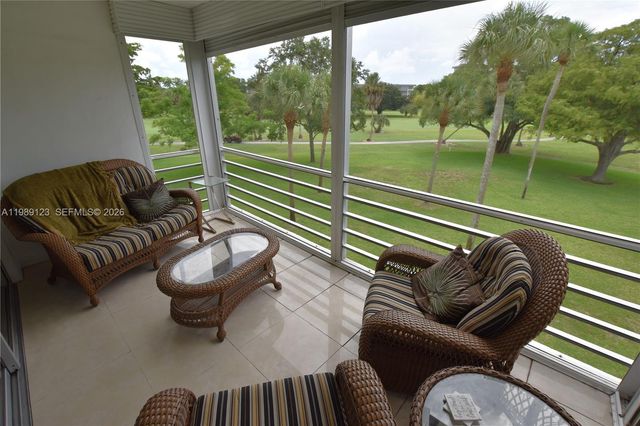 3800 Oaks Clubhouse Drive 309, Pompano Beach, FL 33069