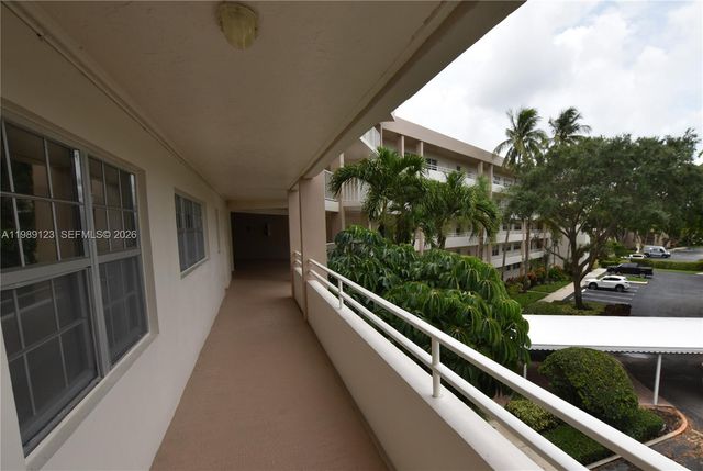 3800 Oaks Clubhouse Drive 309, Pompano Beach, FL 33069