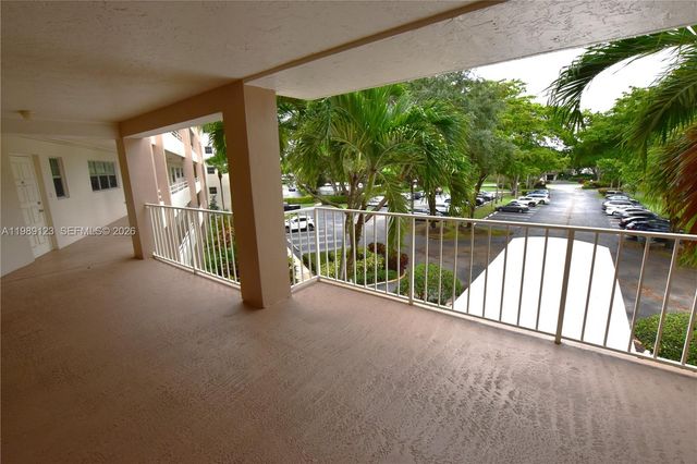 3800 Oaks Clubhouse Drive 309, Pompano Beach, FL 33069