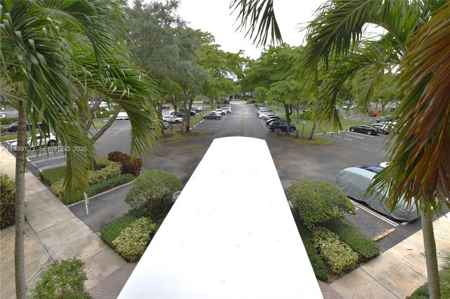 3800 Oaks Clubhouse Drive 309, Pompano Beach, FL 33069