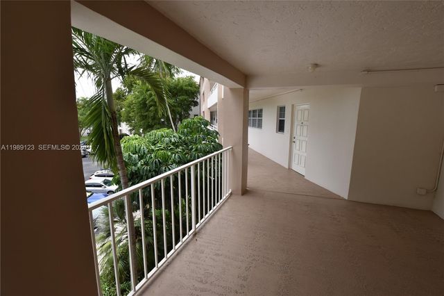 3800 Oaks Clubhouse Drive 309, Pompano Beach, FL 33069
