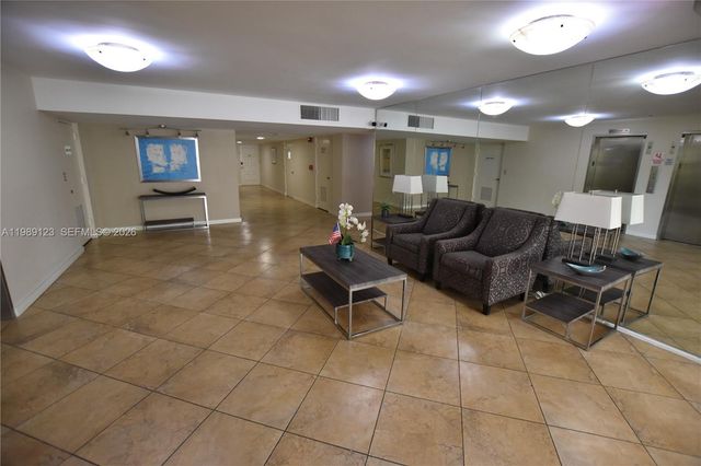 3800 Oaks Clubhouse Drive 309, Pompano Beach, FL 33069