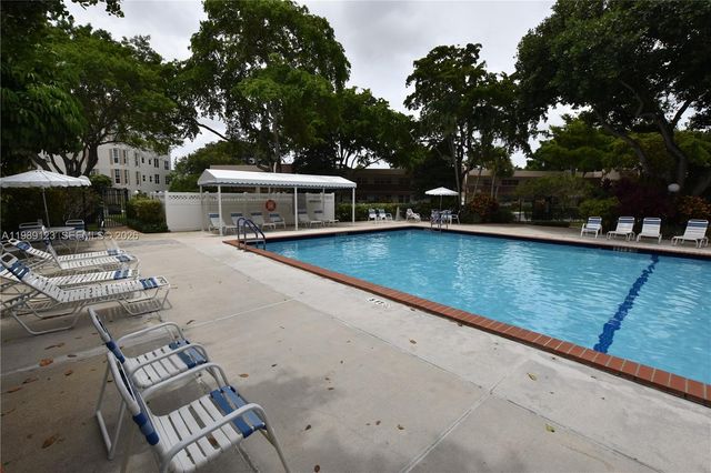 3800 Oaks Clubhouse Drive 309, Pompano Beach, FL 33069