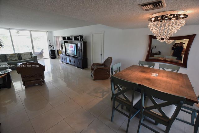 3800 Oaks Clubhouse Drive 309, Pompano Beach, FL 33069