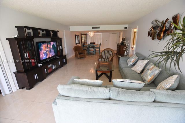 3800 Oaks Clubhouse Drive 309, Pompano Beach, FL 33069