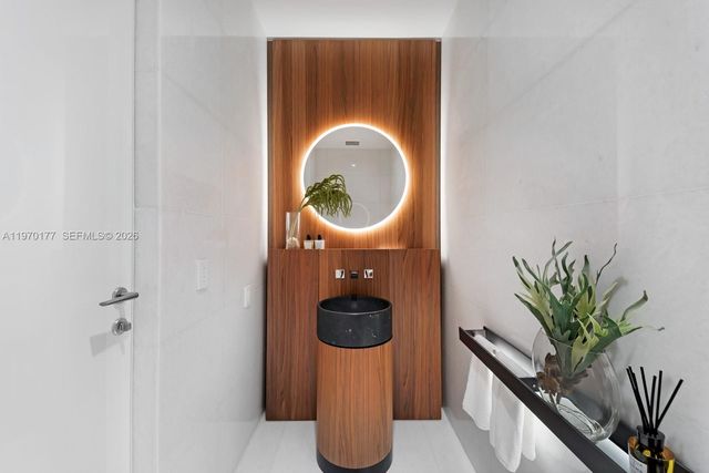 5 Grove Isle Drive M204, Coconut Grove, FL 33133