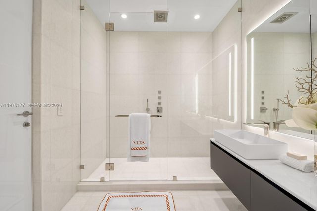 5 Grove Isle Drive M204, Coconut Grove, FL 33133