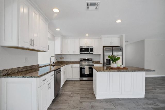 120 SANDBURG LANE, Winter Haven, FL 33884