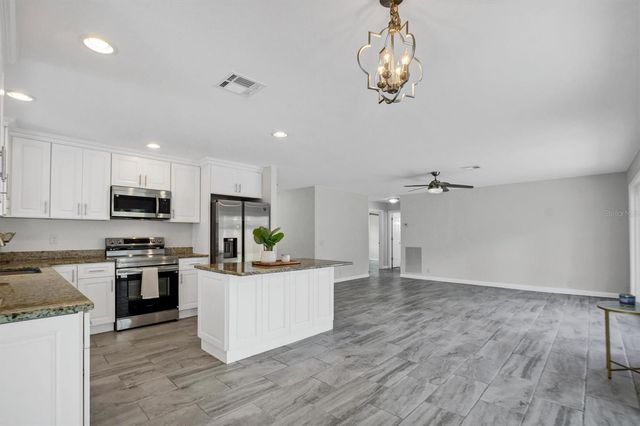 120 SANDBURG LANE, Winter Haven, FL 33884