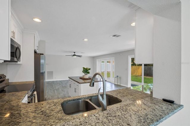 120 SANDBURG LANE, Winter Haven, FL 33884