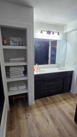 600 Birch Avenue N, New Richland, MN 56072