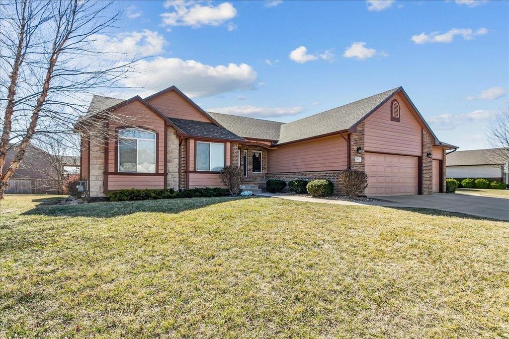 2407 N Flutter Lane, Wichita, KS 67228