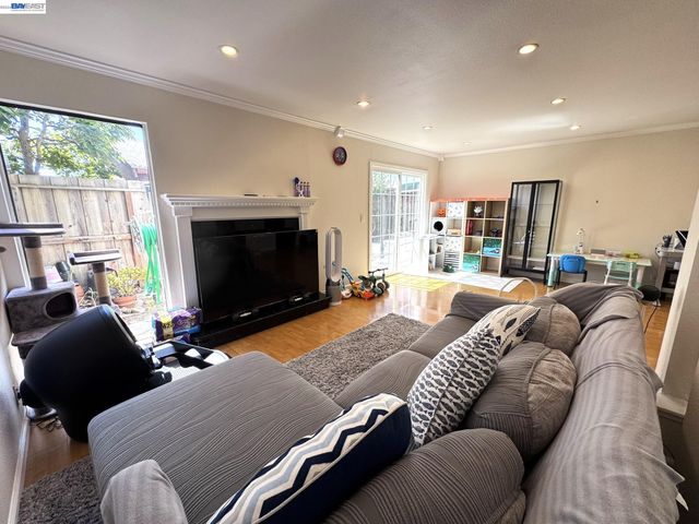 19901 Forest Ave, Castro Valley, CA 94546