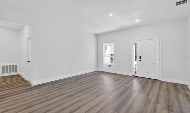 16 MALAUKA LANE DRIVE, Ocklawaha, FL 32179