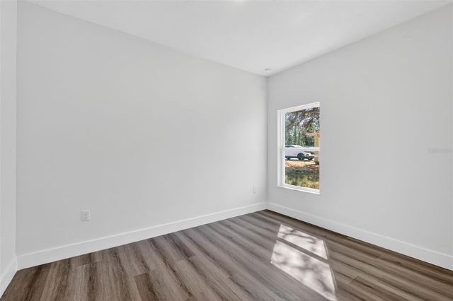 16 MALAUKA LANE DRIVE, Ocklawaha, FL 32179