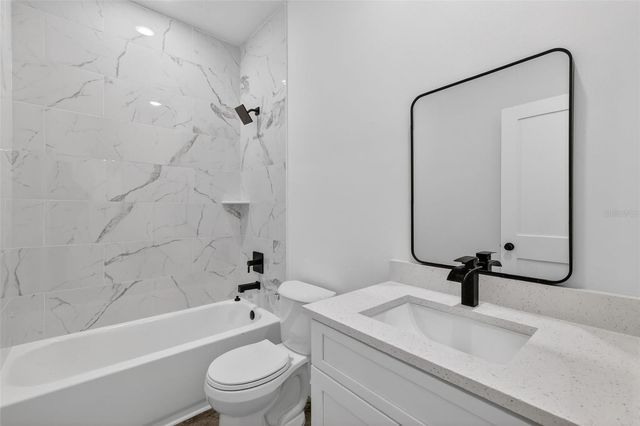 16 MALAUKA LANE DRIVE, Ocklawaha, FL 32179