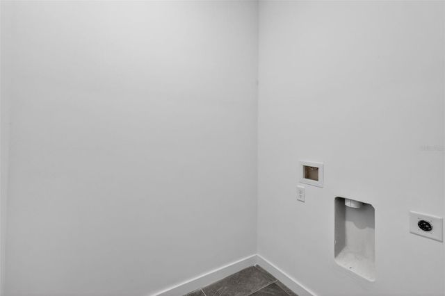 16 MALAUKA LANE DRIVE, Ocklawaha, FL 32179