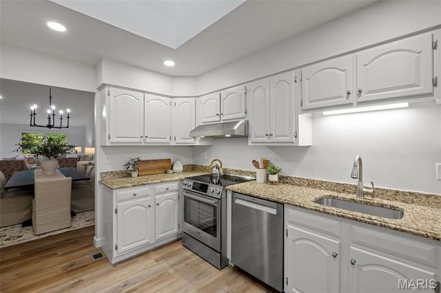 14031 Baywood Villages Drive, Chesterfield, MO 63017