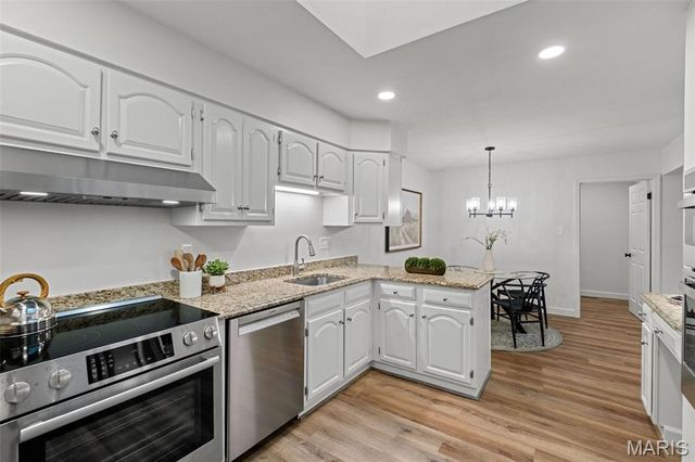 14031 Baywood Villages Drive, Chesterfield, MO 63017