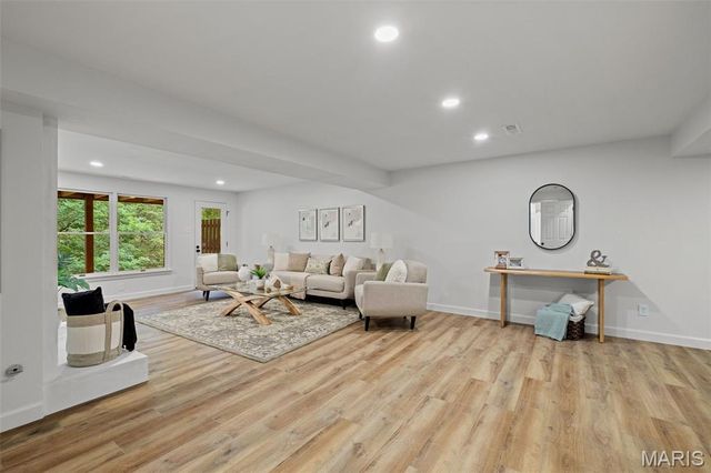 14031 Baywood Villages Drive, Chesterfield, MO 63017