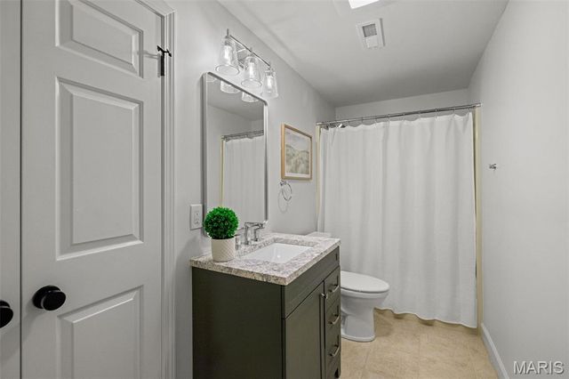 14031 Baywood Villages Drive, Chesterfield, MO 63017