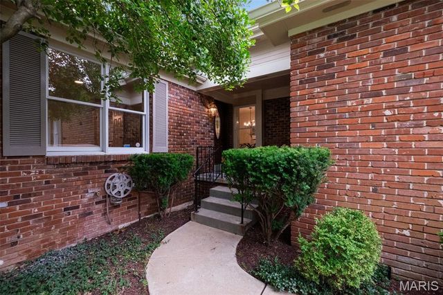 14031 Baywood Villages Drive, Chesterfield, MO 63017