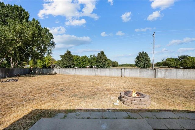 1826 N Nickelton Ct, Wichita, KS 67235