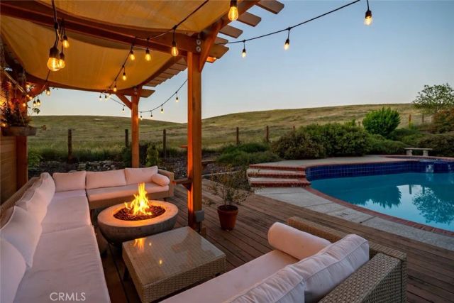1590 Shiloh Place, Templeton, CA 93465