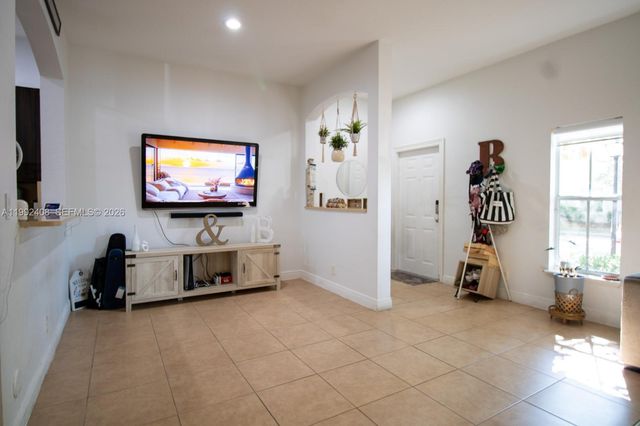 2607 SW 99th Way, Miramar, FL 33025