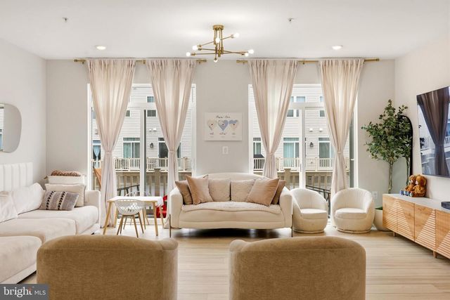 22810 TAWNY PINE SQ, Ashburn, VA 20148