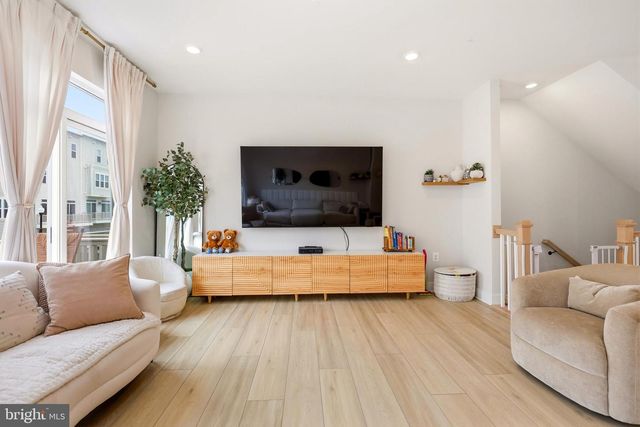 22810 TAWNY PINE SQ, Ashburn, VA 20148