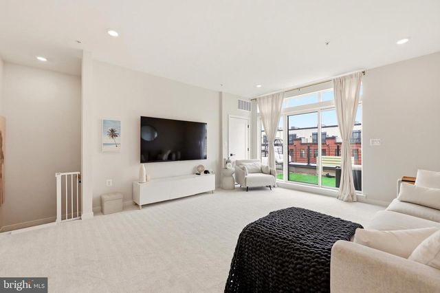 22810 TAWNY PINE SQ, Ashburn, VA 20148