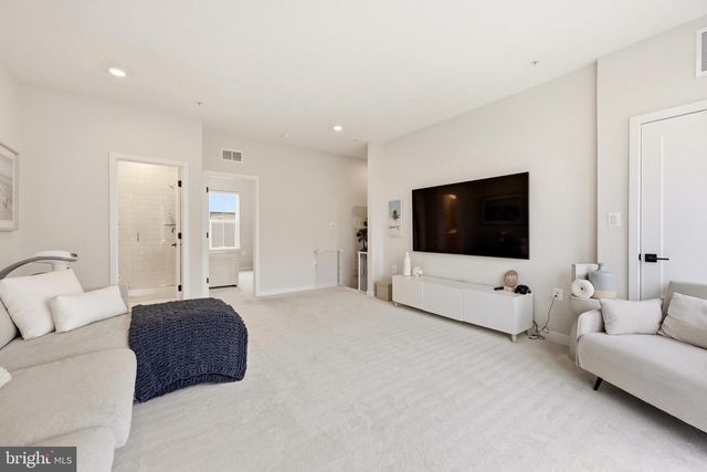 22810 TAWNY PINE SQ, Ashburn, VA 20148