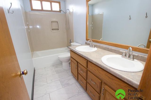 7005 Woody Creek Circle, Lincoln, NE 68516