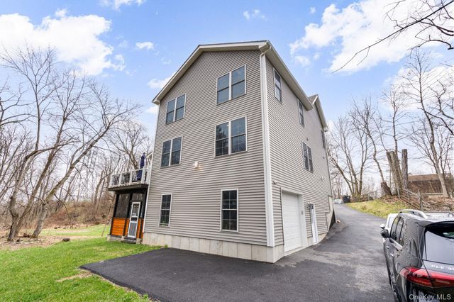 15 Rock Cut Lane, Pleasant Valley, NY 12569