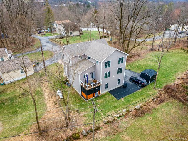 15 Rock Cut Lane, Pleasant Valley, NY 12569