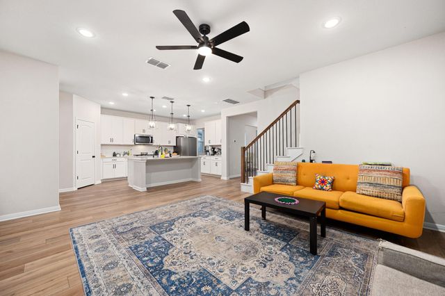 236 Travis LN, Liberty Hill, TX 78642