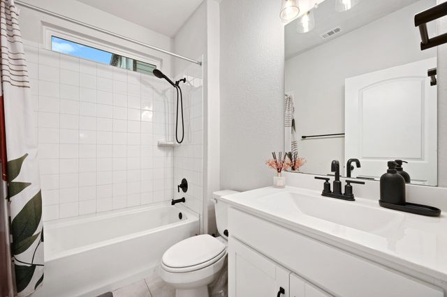 236 Travis LN, Liberty Hill, TX 78642