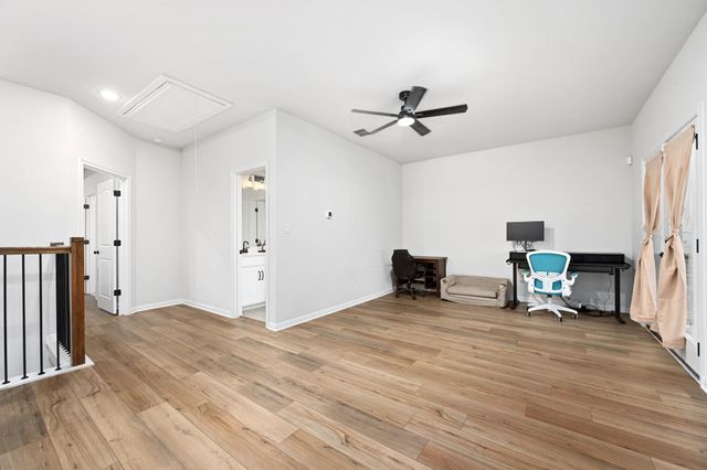 236 Travis LN, Liberty Hill, TX 78642