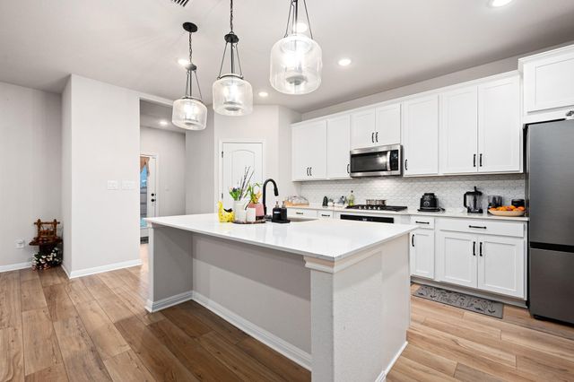 236 Travis LN, Liberty Hill, TX 78642