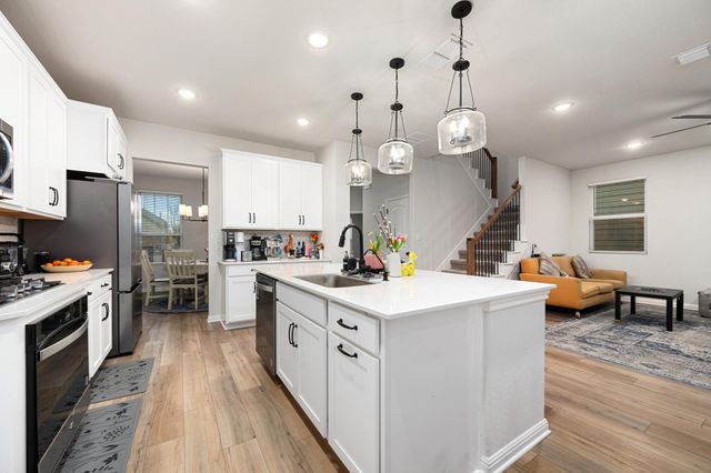 236 Travis LN, Liberty Hill, TX 78642