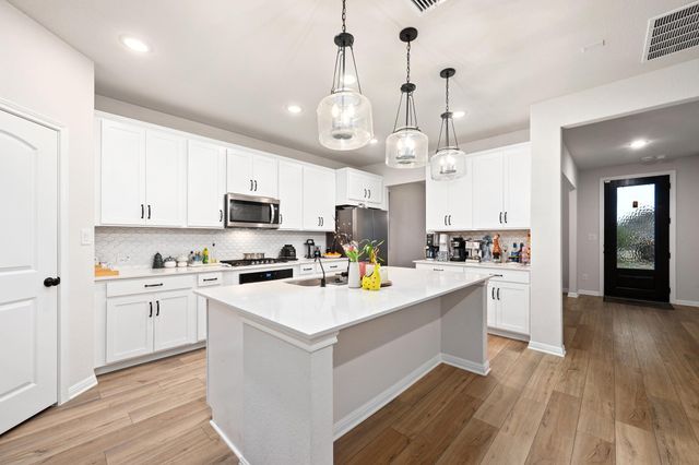 236 Travis LN, Liberty Hill, TX 78642