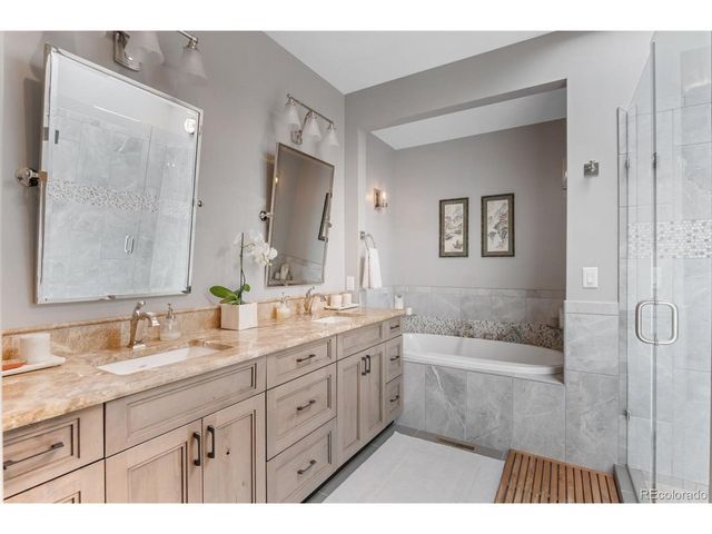 2880 Curtis St, Denver, CO 80205