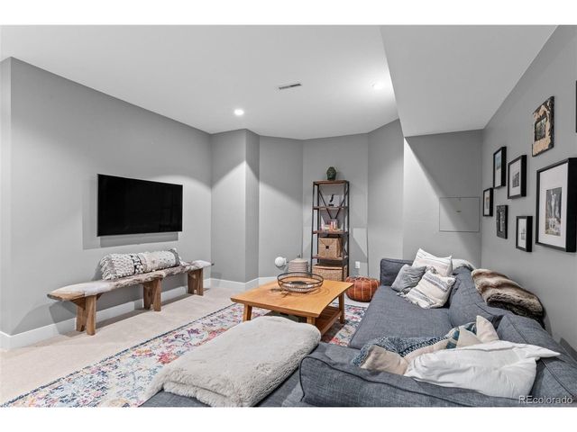 2880 Curtis St, Denver, CO 80205