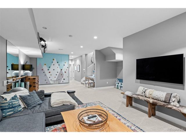 2880 Curtis St, Denver, CO 80205