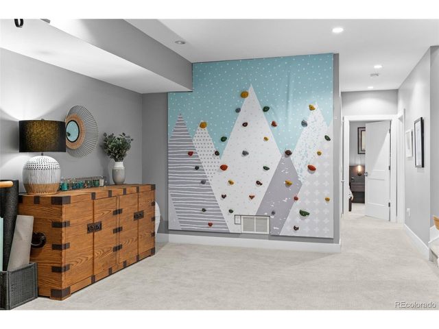 2880 Curtis St, Denver, CO 80205