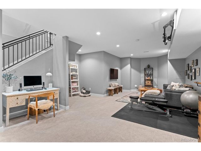 2880 Curtis St, Denver, CO 80205